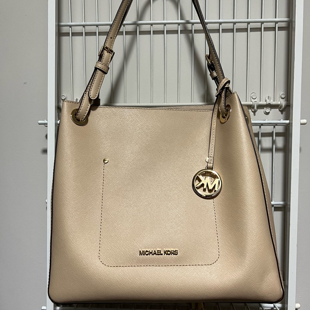 Brand New!!!! Michael Kors bucket purse